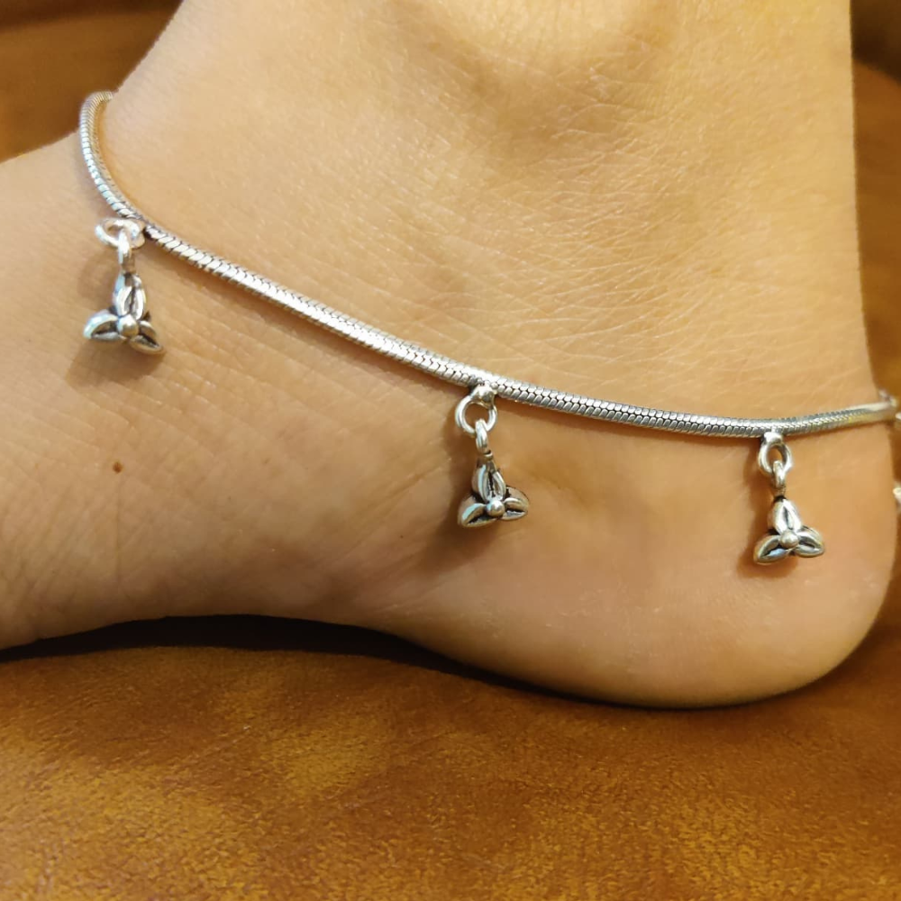 Srebrna Bransoletka z Kwiatami