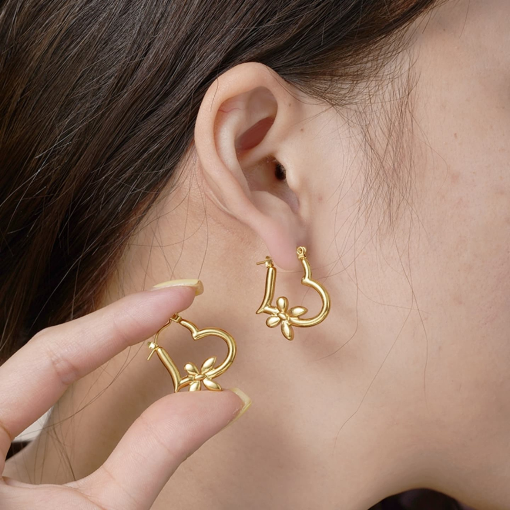 Złote Kolczyki w Kształcie Serduszka z Kwiatem